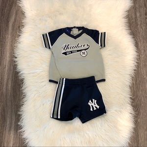 ⚾️HP⚾️ New York Yankee Onesie w/Shorts Set